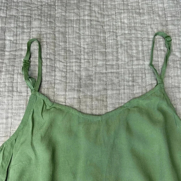 Green tank top - Picture 3 of 4